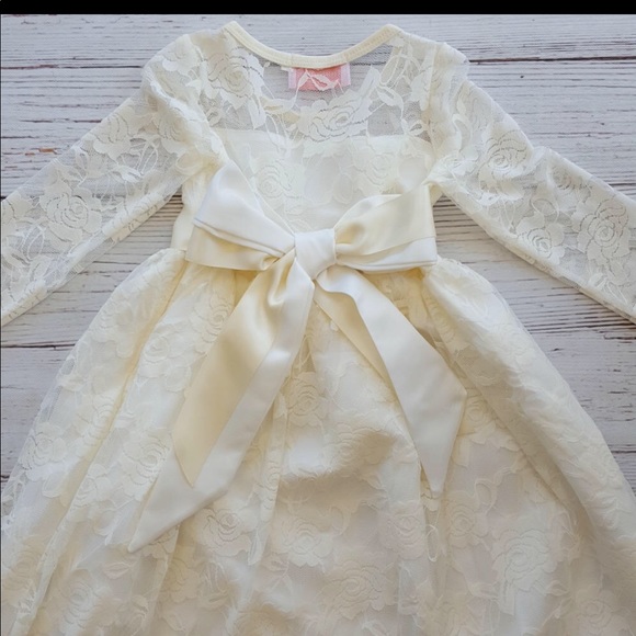 White Lace Flower Girl Dress (Fits Up To 3T) - Picture 4 of 10
